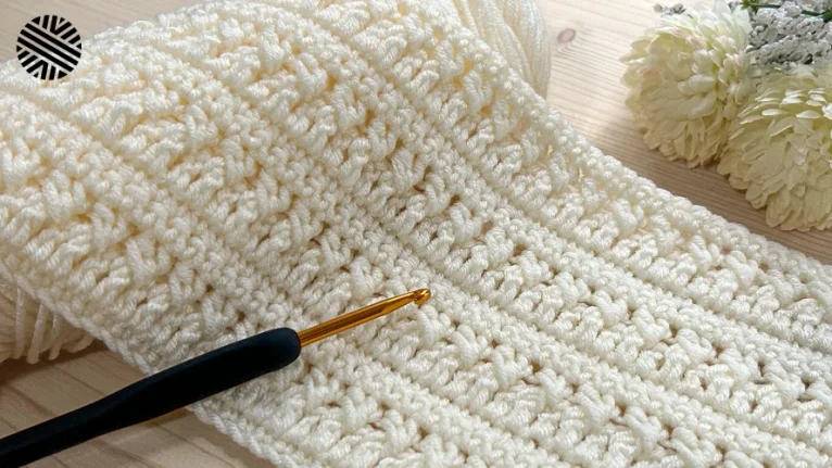 Este sencillo punto tupido a crochet crea una textura cálida y bonita para mantas, bufandas y bolsos